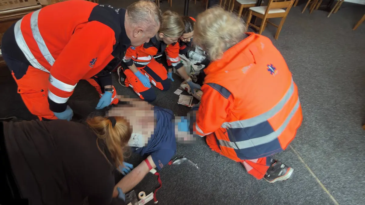 Muž zkolaboval v táborské restauraci při hře na piano. Díky rychlé reakci ho zachránili