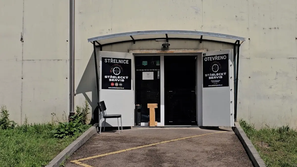 „Blbá náhoda.“ Podle střelnice požár u metra způsobil projektil