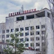 Budova hotelu Polesí. Tady ubytovávaly delegace mířící do elektrárny. Bydleli zde i ti, kteří likvidovali havárii. Dnes je to ruina, kterou dobře znají fanoušci počítačových her.