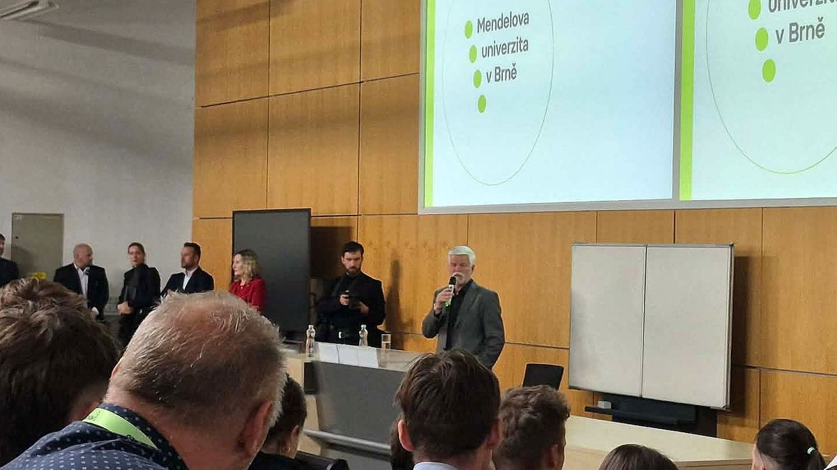 V souvislosti s Íránem je nutné zahájit diskusi o možném zvyšování cen a hrozící nové vlně migrace, vyzval Pavel