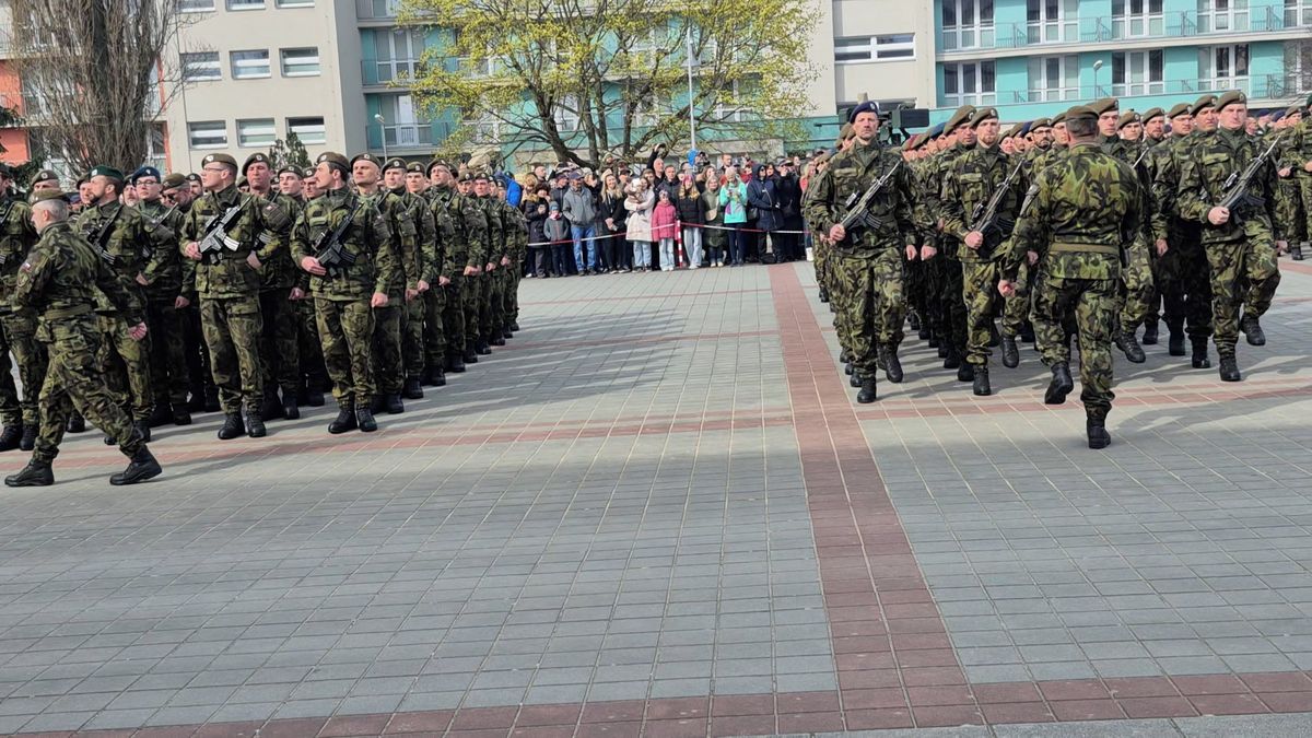 Zájem o obranu vlasti je mimořádný. Už nyní je téměř naplněna kvóta 2250 nováčků, které chtěla letos armáda přijmout