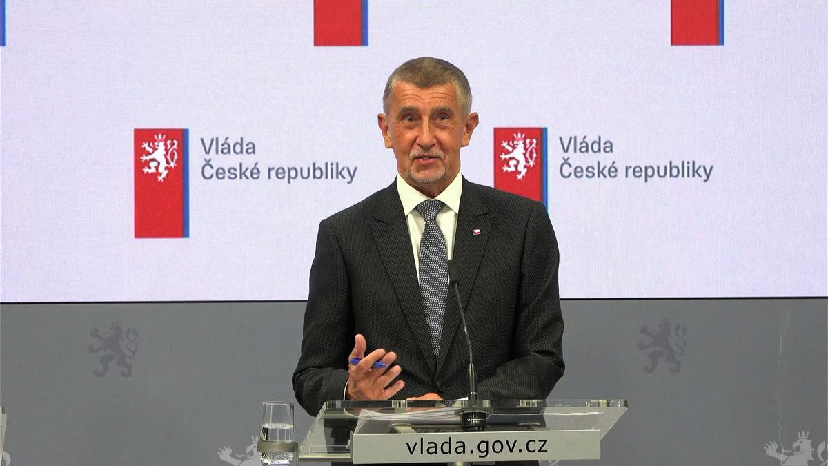 Šaškárna. Část expertů odešla z jednání s Babišem předčasně