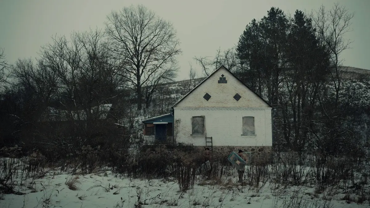 RECENZE: Šedé včely komorně zpřítomňují napětí na Donbase před vypuknutím ruské invaze