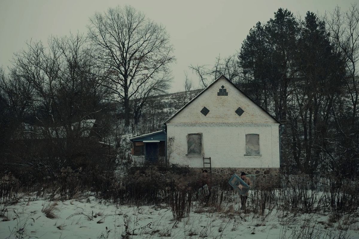 RECENZE: Šedé včely komorně zpřítomňují napětí na Donbase před vypuknutím ruské invaze  