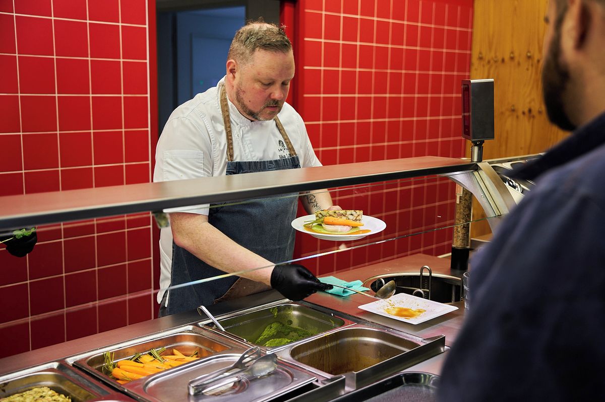 Michelinský kuchař navařil oběd dělníkům ve Zlíně