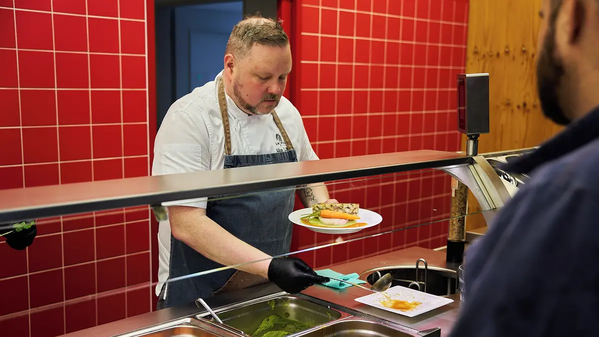 Michelinský kuchař navařil oběd dělníkům ve Zlíně