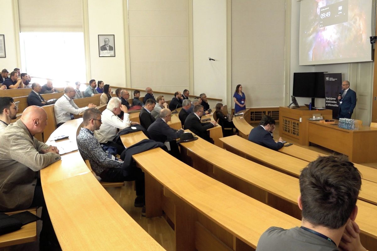 Autonomní bezosádkový vůz zaujal na ČVUT. Pomáhat má v rizikových misích