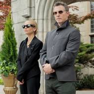 O post vedoucího konsorcia usilují Sarah Michelle Gellarová a její filmový bratr - dvojče Shawn Hatosy.