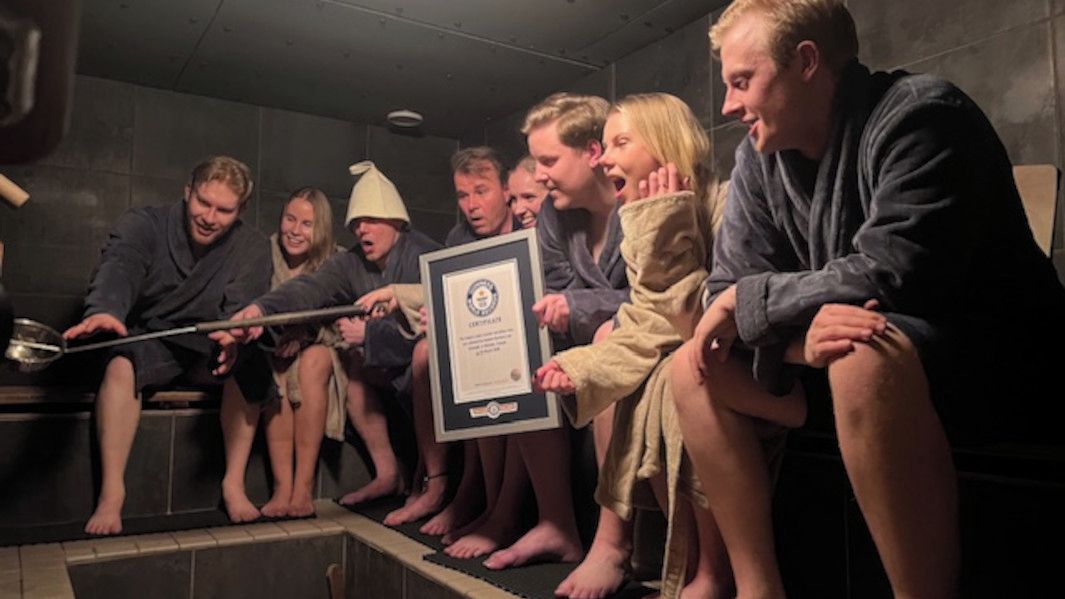 Účastníci se v sauně střídali 24 hodin v kuse. V Helsinkách vytvořili světový rekord