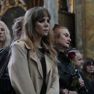 Jana Fabiánová a Eva Holubová na posledním rozloučení s Janem Potměšilem