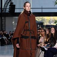 Kabát na zip návrháře Aleše Hnátka.