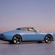 Látková střecha by měla efektně odfiltrovat venkovní hluk.