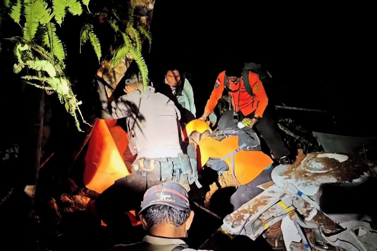 Při havárii vrtulníku na ostrově Borneo zemřelo osm lidí