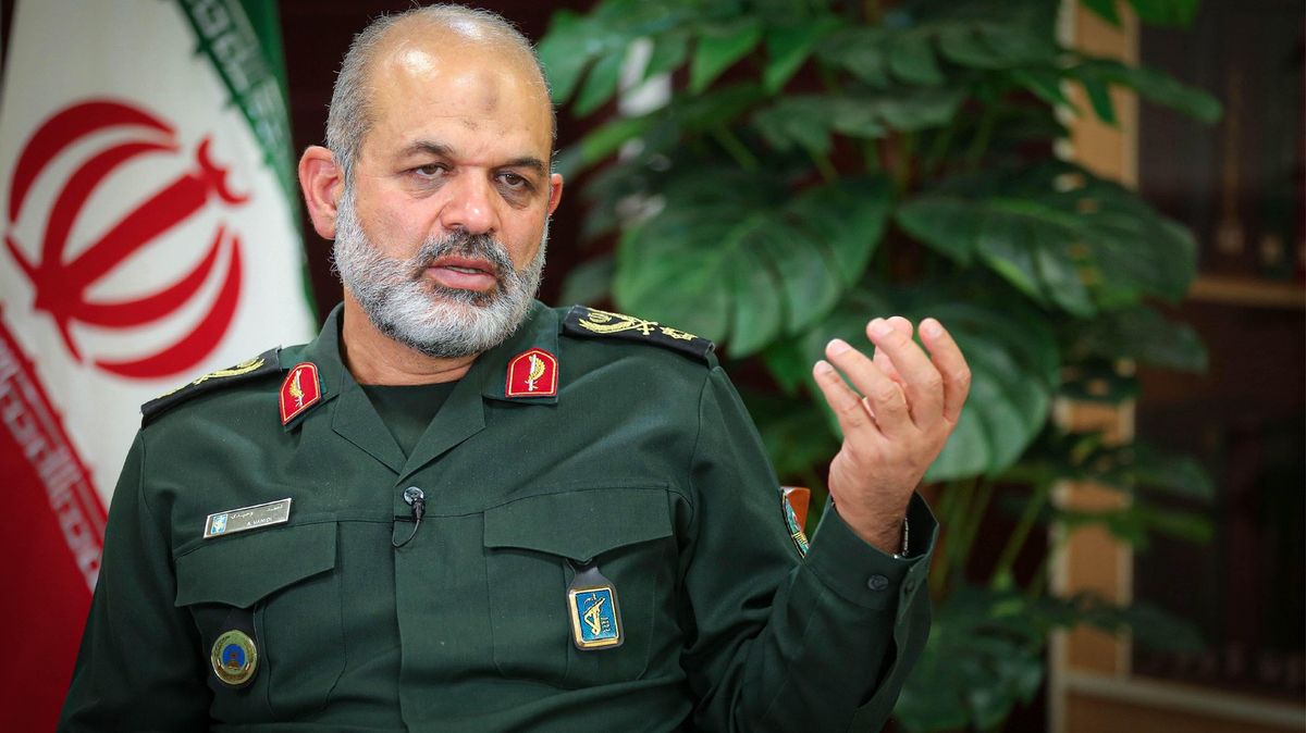 Situaci v Íránu mají pod kontrolou revoluční gardy. Nejmocnější je jejich velitel Vahídí