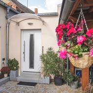 „Měli to hotové snad za jeden den a druhý den přivezli střechu. Skládali to jako puzzle,“ říká Jaroslava.