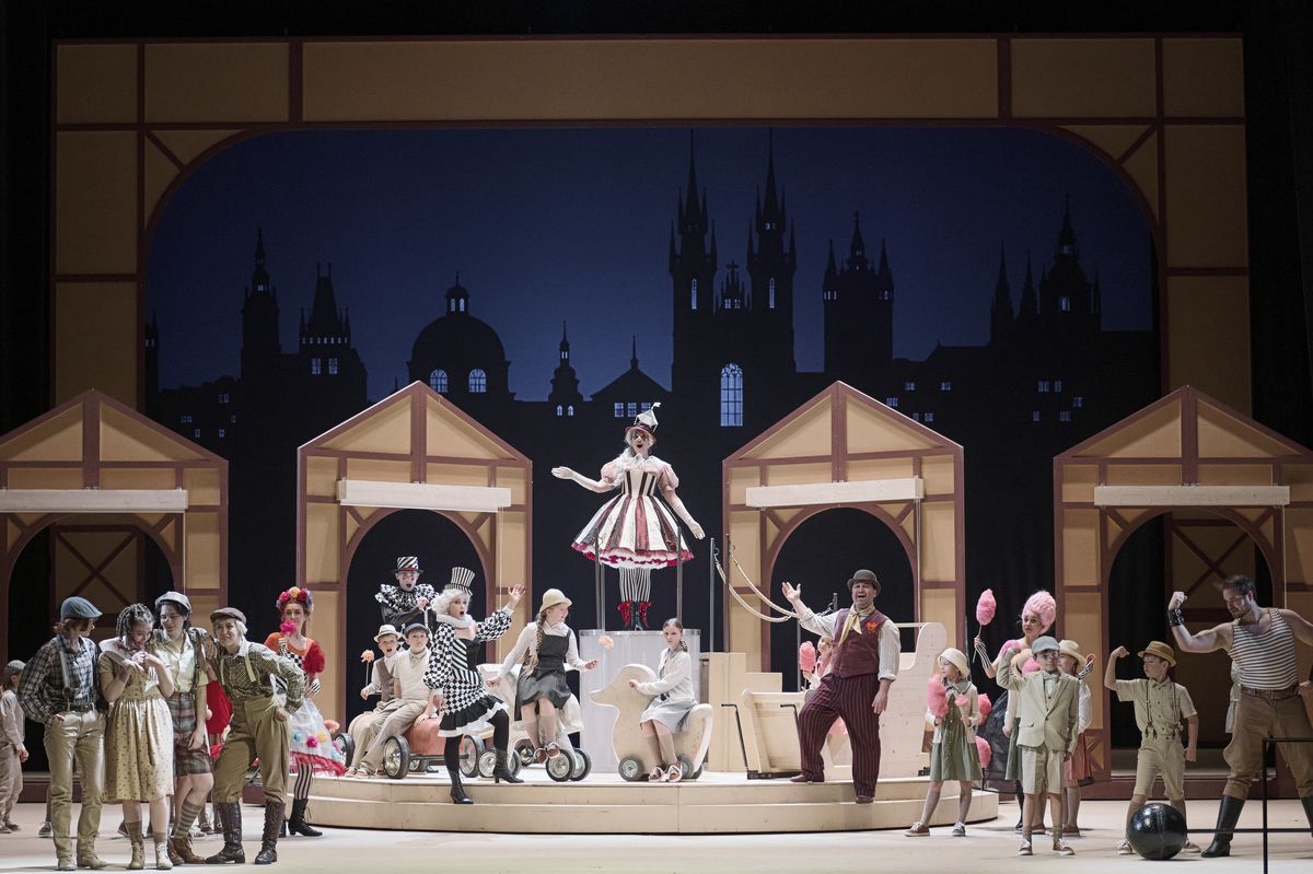 RECENZE: Kolotoč v Národním málo roztočený