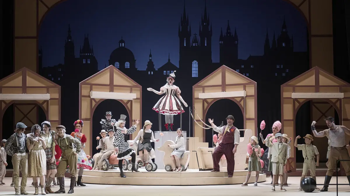 RECENZE: Kolotoč v Národním málo roztočený