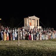 Působivý velikonoční příběh hrají Žďárští v přírodním areálu na sídlišti Libušín. Celkem se letos na scéně objevilo kolem 170 herců. 