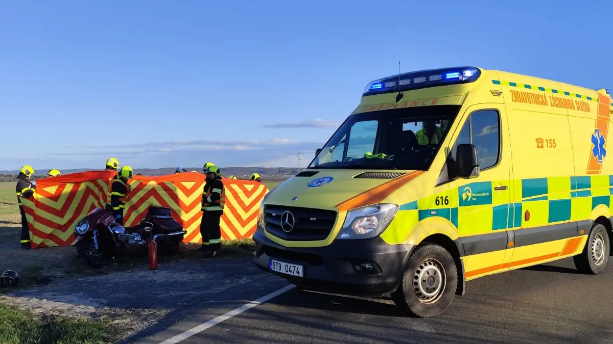 Motorkář na Opavsku nevybral zatáčku, zemřel na místě
