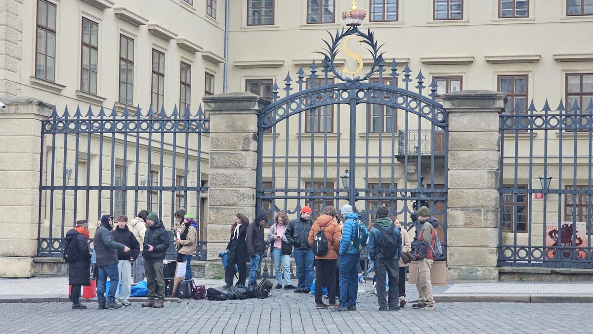 Na sobotu je v Praze nahlášeno 78 shromáždění, doprava bude omezena