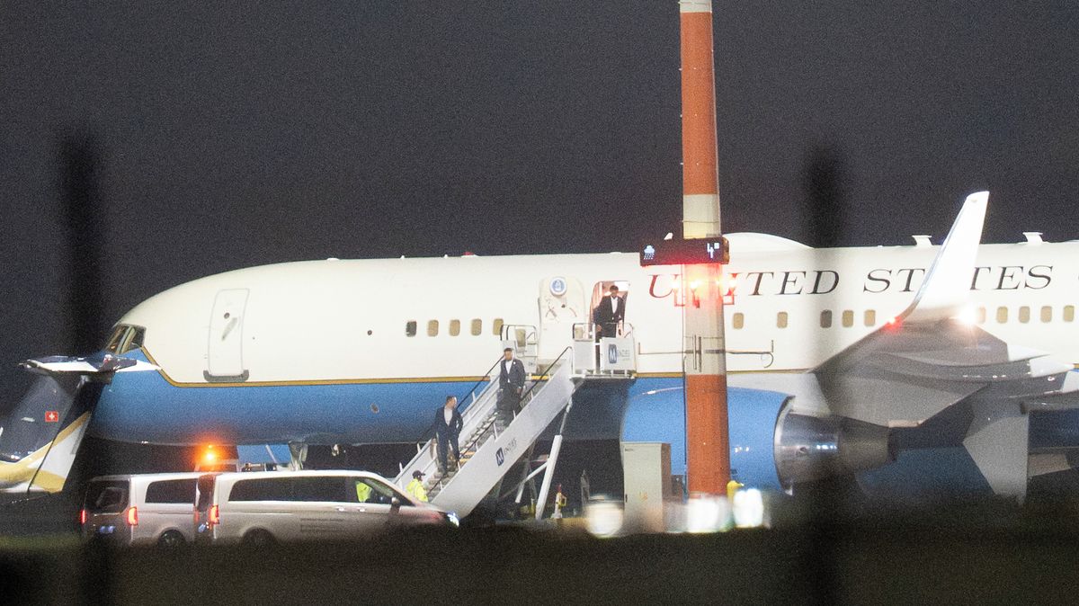 Americký speciál odletěl z Prahy do Pákistánu a pak se zase vrátil na Ruzyni