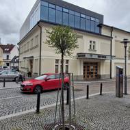 Bývalé kino je přestavěno na Galerii veteránů. 