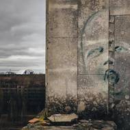 Vyšisované graffiti pomáhaly ve městě vytvářet stísněnou atmosféru