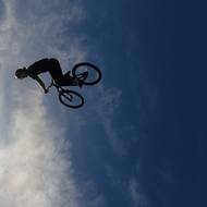 Akrobacii ve vzduchu předvádělo 9 jezdců.