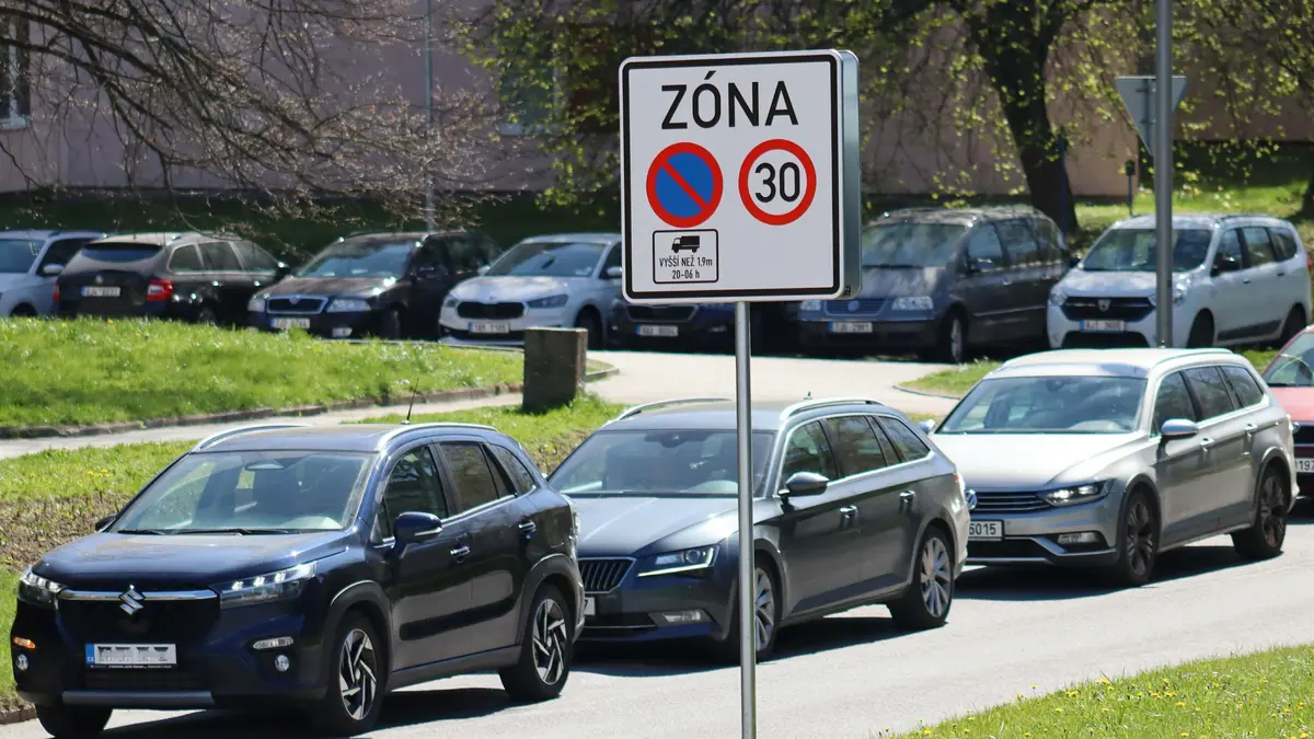 Dodržování zákazu nočního parkování dodávek už kontrolují jihlavští strážníci