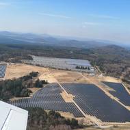 Solární elektrárny okolo Ralska. Tady jeden z pohledů na elektrárnu u Kuřívod