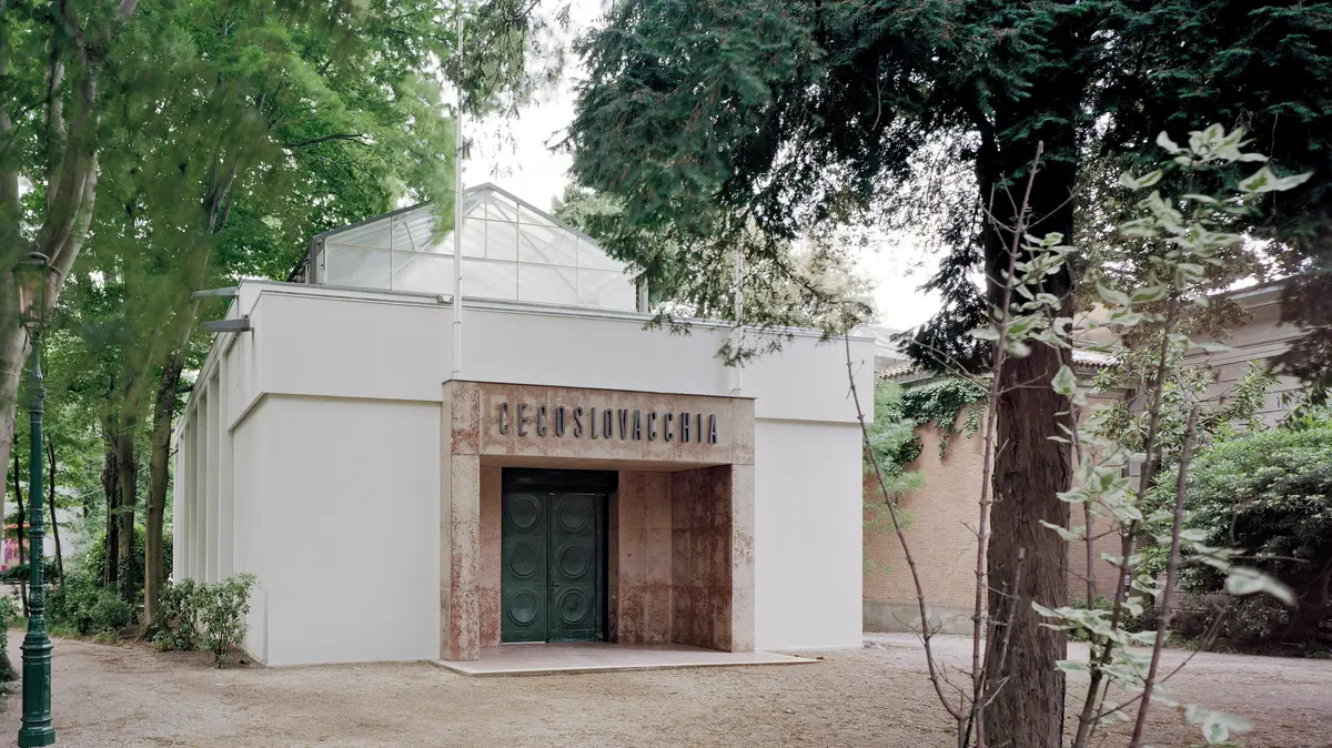 Prestižní výstava v Benátkách uvidí československého tichého krtka s odkazy na ztrátu identity