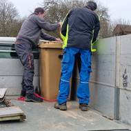 K řece putoval bobr na korbě náklaďáčku 