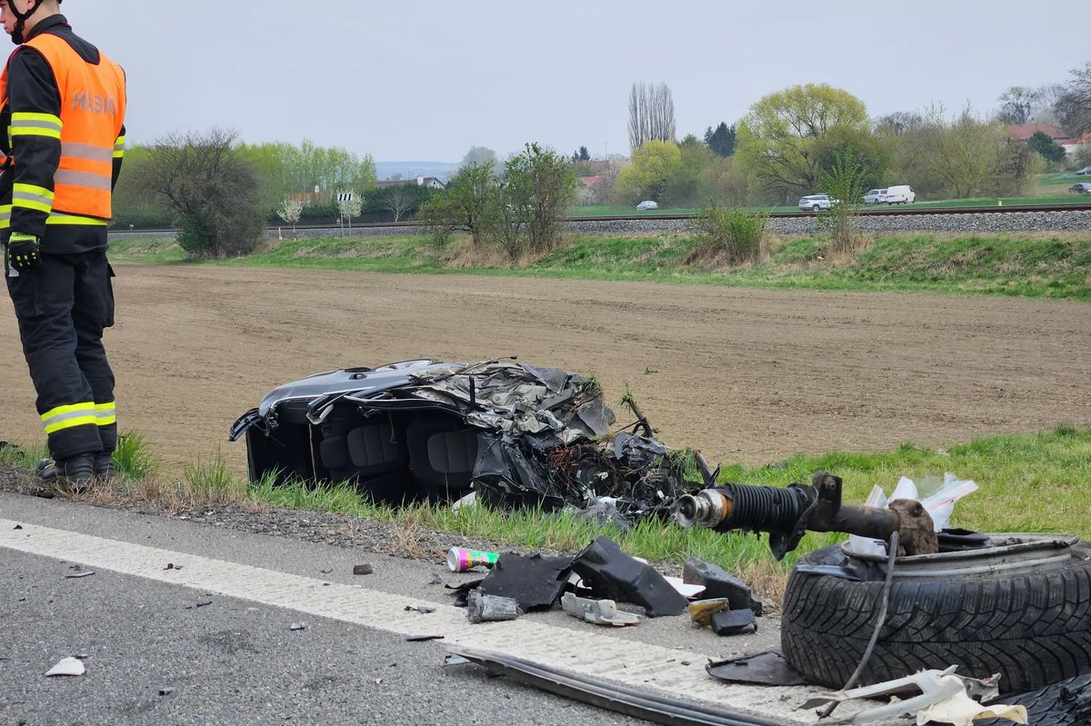 Kamion na Vyškovsku sešrotoval osobní auto