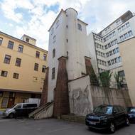 Objevují se návrhy, aby se věž stala muzeem. Brání tomu nejen finanční náročnost. 