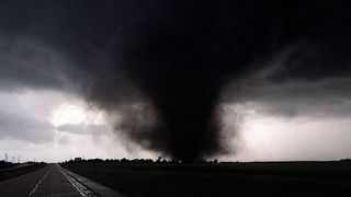 Tornádo ničilo město v Oklahomě