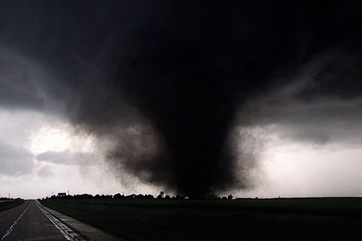 Tornádo ničilo město v Oklahomě