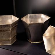 Výstava představuje i denní život z přemyslovské doby, třeba picí pohárky z Kutné hory…