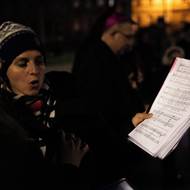 Křižová cesta byla provázena zpěvem a slovem.