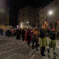 Účastníci míří do kostela sv. Václava