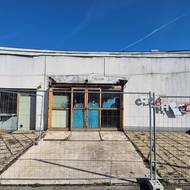 Torzo bývalého hotelu a restaurace na odpočívadle D1 v Průhonicích