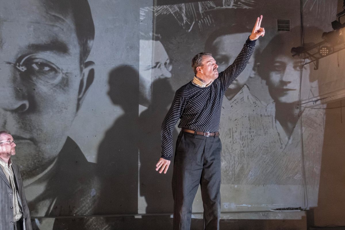 RECENZE: Amadoka jako symbol bojující, kolaborující i veselé Ukrajiny 