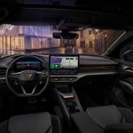 Kabina nabízí sportovně laděné prostředí a nový infotainment, který pracuje na platformě Android.