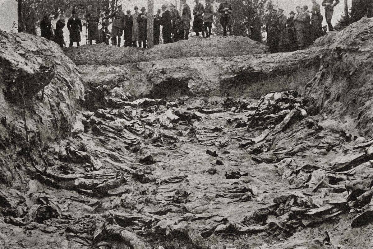 Na šíření sovětské lži o masakru v Katyni se podíleli i spojenci, řekl historik Bydoń 