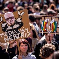 Studenti reagují na chystané změny ve financování veřejnoprávních médií. Podle studentů i zástupců ČRo i ČT je ohrožena jejich nezávislost. 