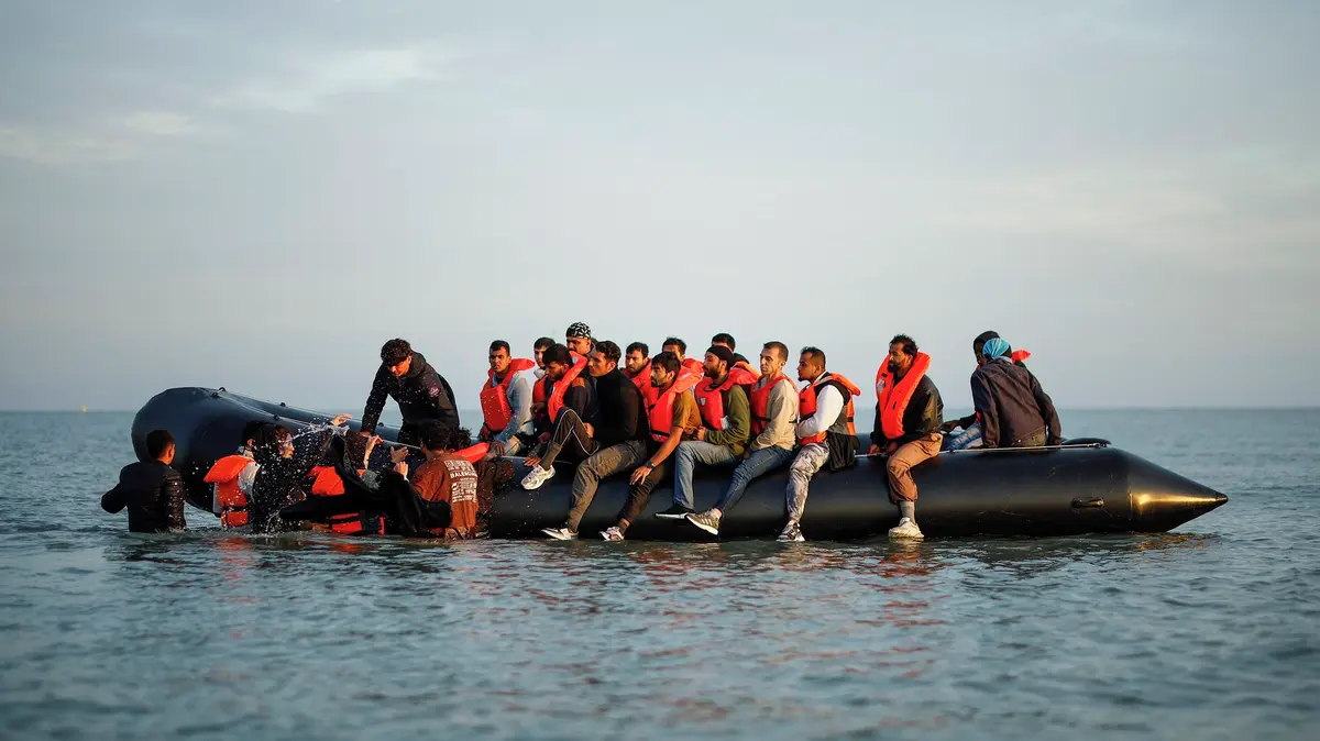 Británie a Francie mají novou dohodu, která má bránit migraci přes průliv