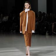 Nadčasový komplet slovenské oděvní designérky Alexandry Gnidiak.