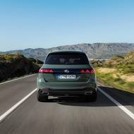 Novinkou pro SUV je panel spojující zadní svítilny.