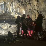 Neandertálci při obřadu vítání jara.