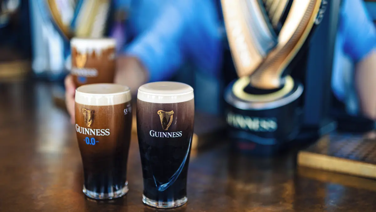 Nechal AI obvolat 3000 hospod s jednoduchou otázkou. A první z nich už zlevnila