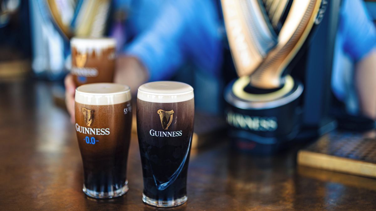 Nechal AI obvolat 3000 hospod s jednoduchou otázkou. A první z nich už zlevnila